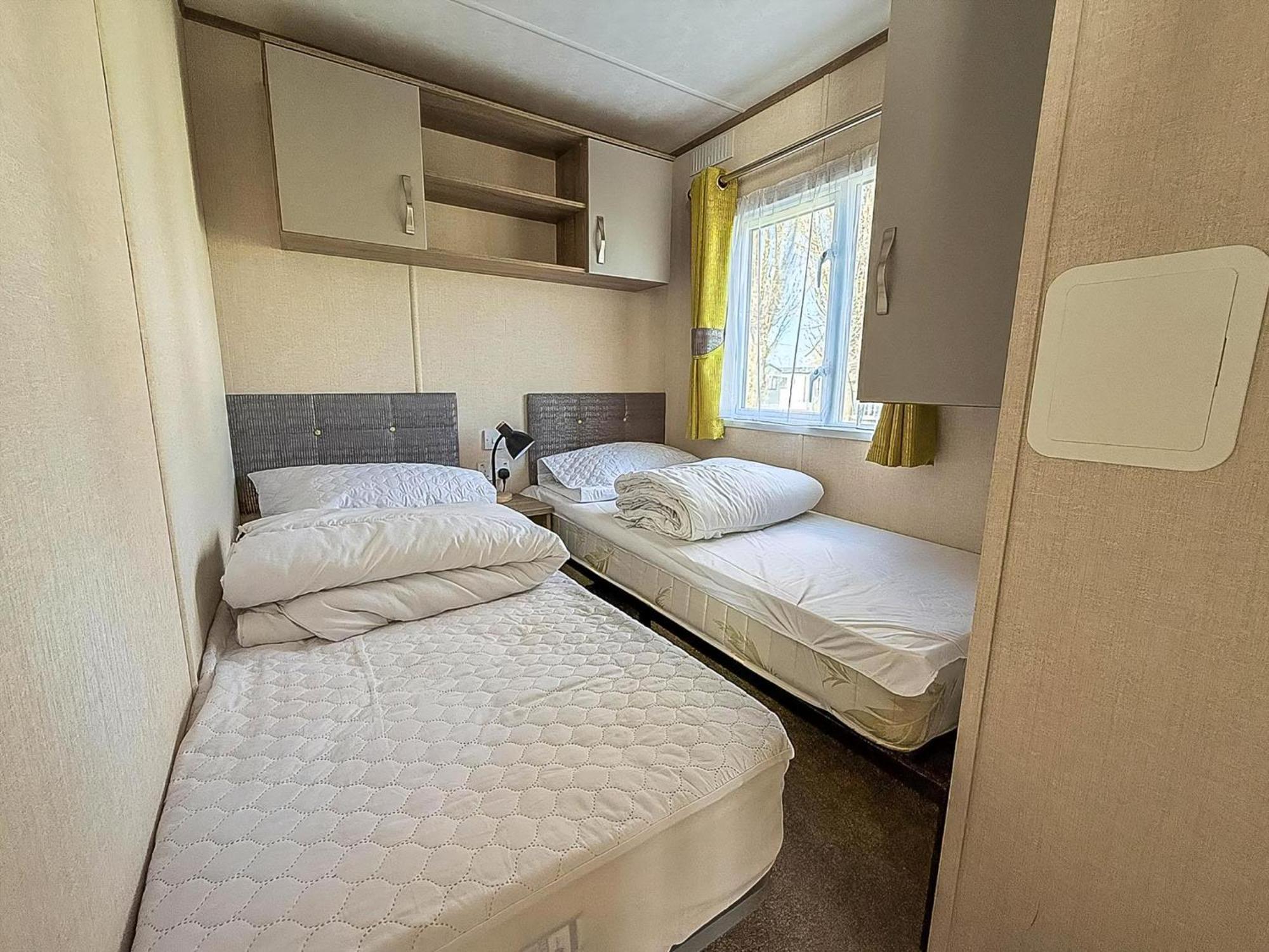Lovely Caravan With Decking At Manor Park In Hunstanton Ref 23091T エクステリア 写真